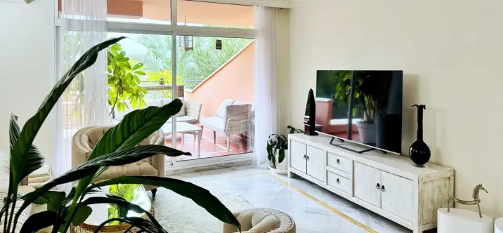 Долгосрочная аренда апартаментов на среднем этаже в Nueva Andalucía 2