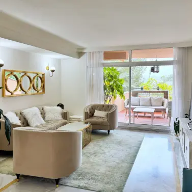 Долгосрочная аренда апартаментов на среднем этаже в Nueva Andalucía