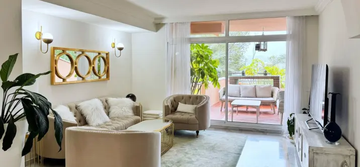 Долгосрочная аренда апартаментов на среднем этаже в Nueva Andalucía 3