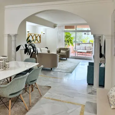 Долгосрочная аренда апартаментов на среднем этаже в Nueva Andalucía