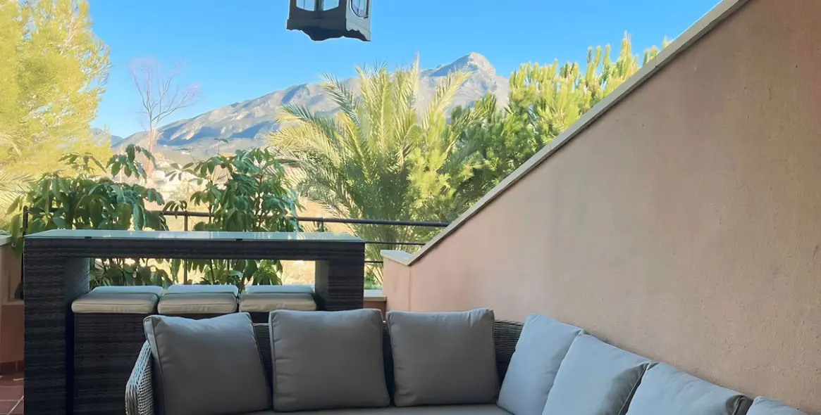 Долгосрочная аренда апартаментов на среднем этаже в Nueva Andalucía 19