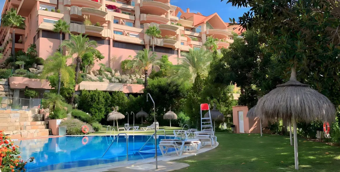 Долгосрочная аренда апартаментов на среднем этаже в Nueva Andalucía 24