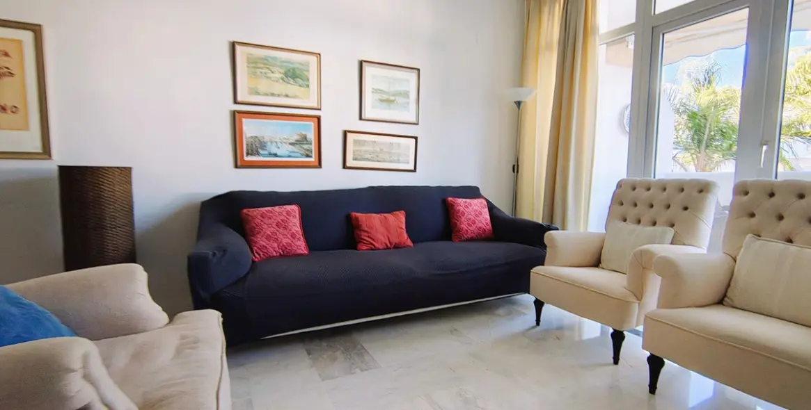 Long-term rent of middle floor apartment in The Golden Mile 2