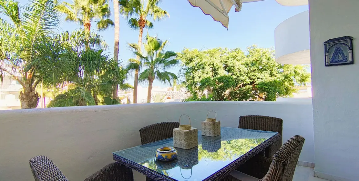 Long-term rent of middle floor apartment in The Golden Mile 3