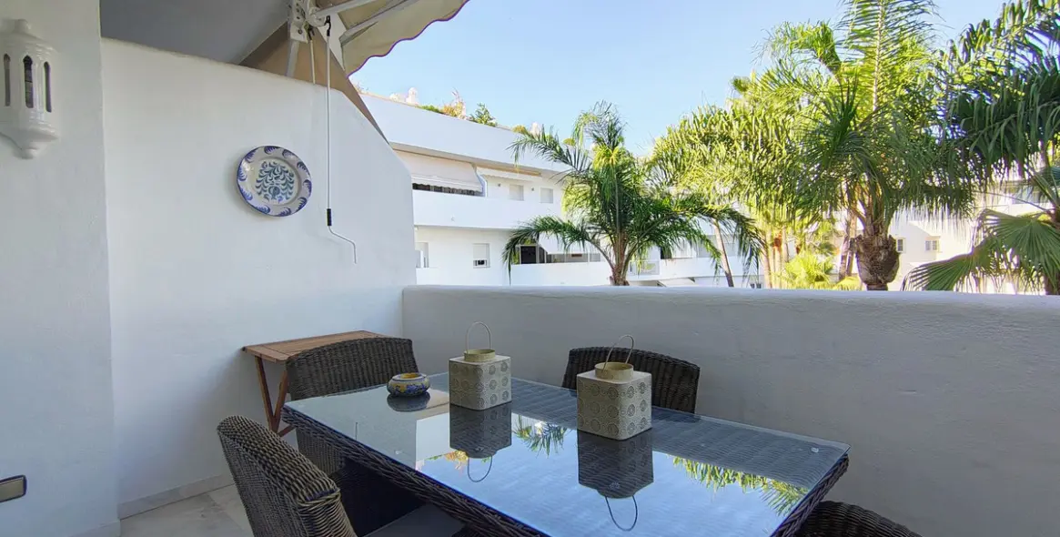 Long-term rent of middle floor apartment in The Golden Mile 4