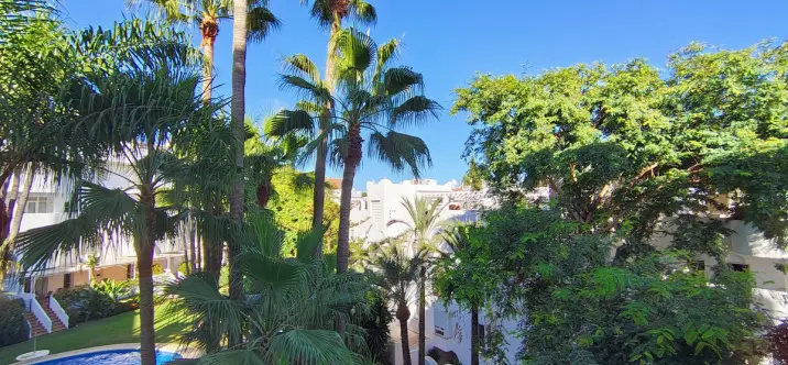 Long-term rent of middle floor apartment in The Golden Mile 4