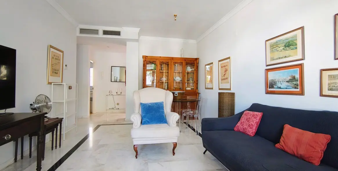 Long-term rent of middle floor apartment in The Golden Mile 7