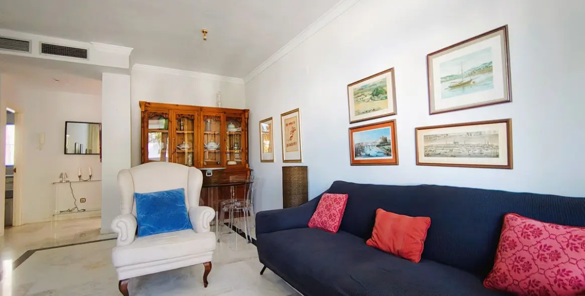 Long-term rent of middle floor apartment in The Golden Mile 8