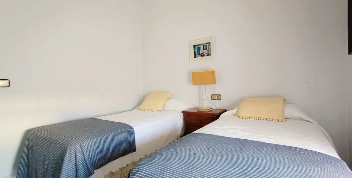 Long-term rent of middle floor apartment in The Golden Mile 12