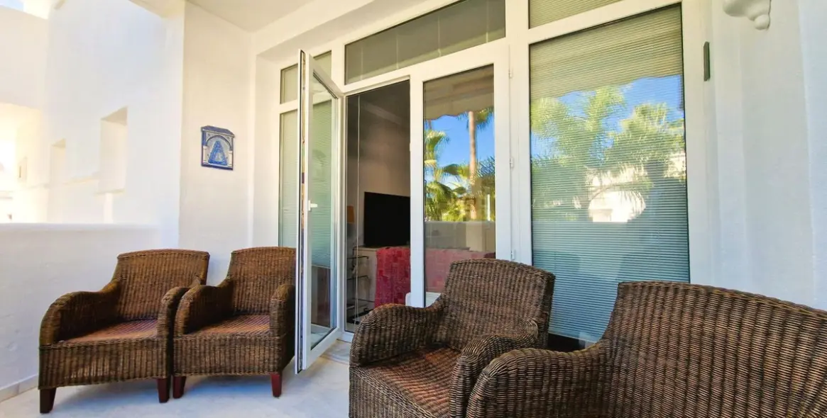 Long-term rent of middle floor apartment in The Golden Mile 16