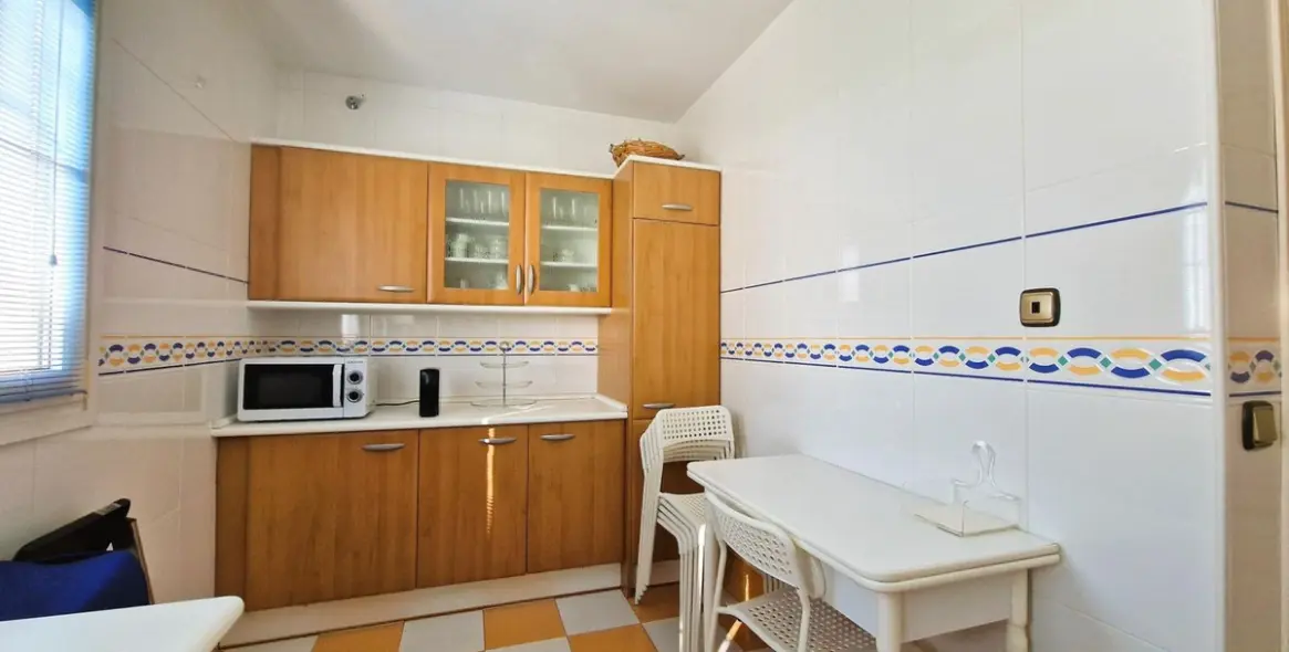 Long-term rent of middle floor apartment in The Golden Mile 19