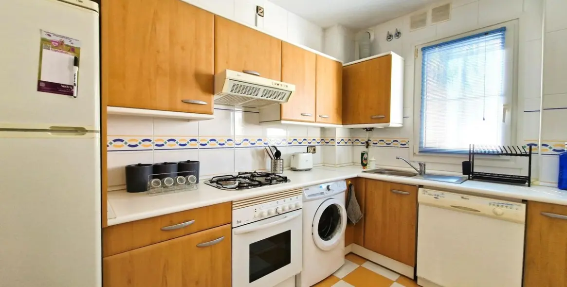 Long-term rent of middle floor apartment in The Golden Mile 20