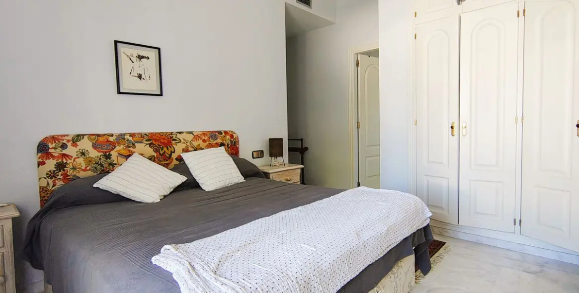 Long-term rent of middle floor apartment in The Golden Mile 21