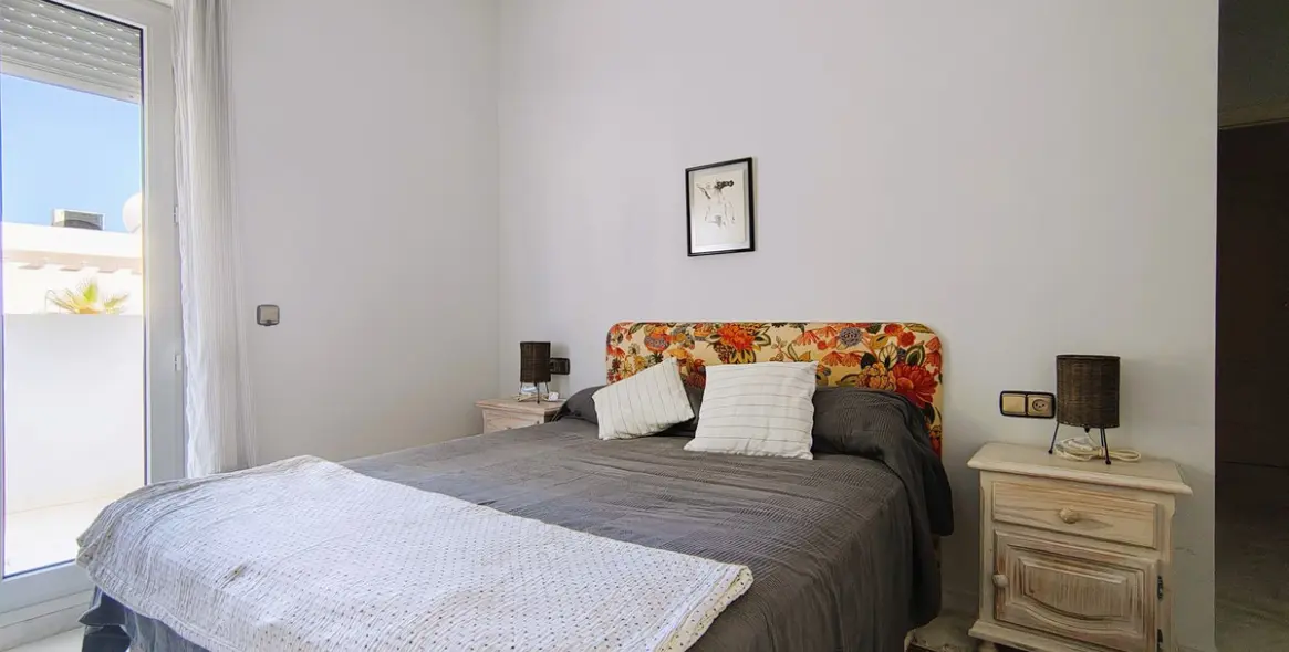 Long-term rent of middle floor apartment in The Golden Mile 22