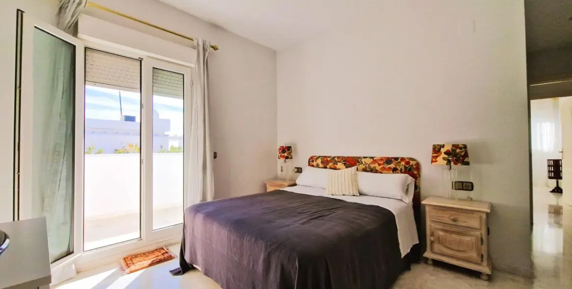 Long-term rent of middle floor apartment in The Golden Mile 25