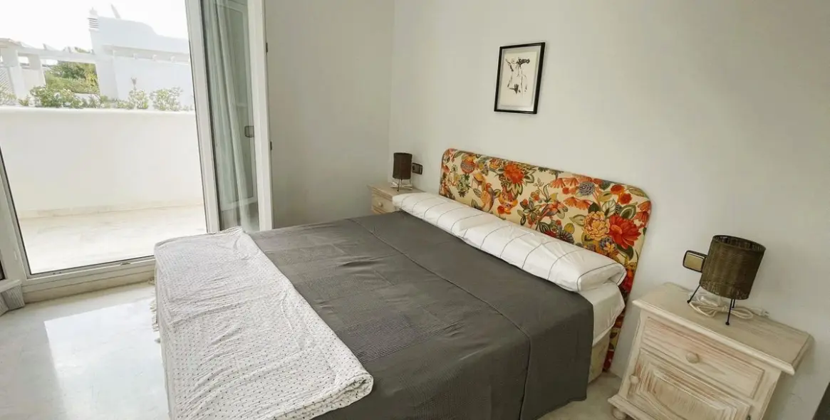 Long-term rent of middle floor apartment in The Golden Mile 33
