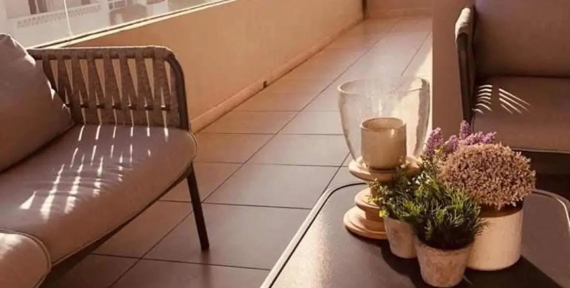 Long-term rent of middle floor apartment in La Campana 1