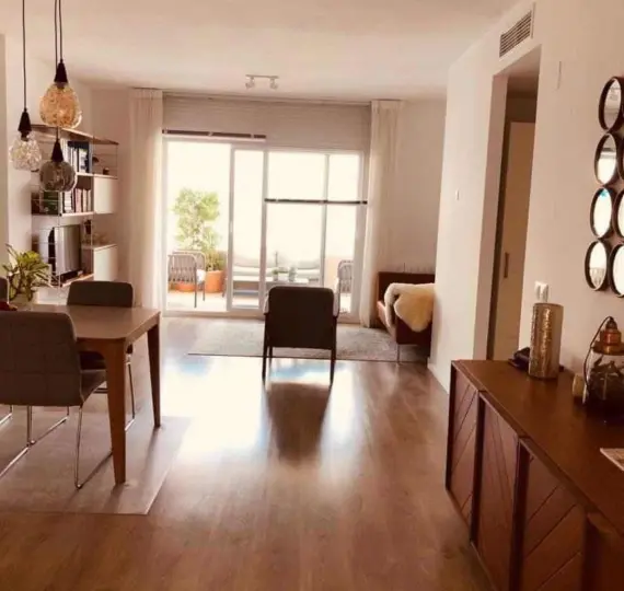 Long-term rent of middle floor apartment in La Campana