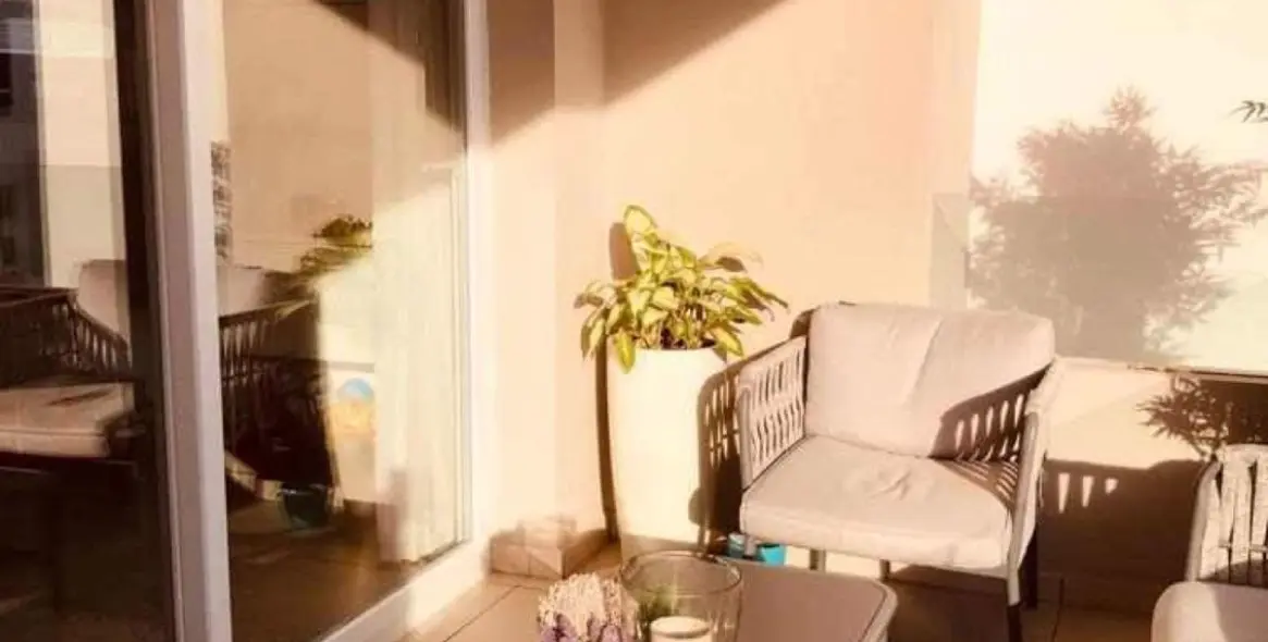 Long-term rent of middle floor apartment in La Campana 8