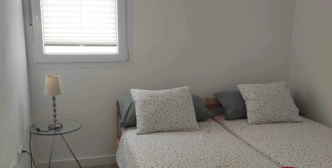 Long-term rent of middle floor apartment in La Campana 13