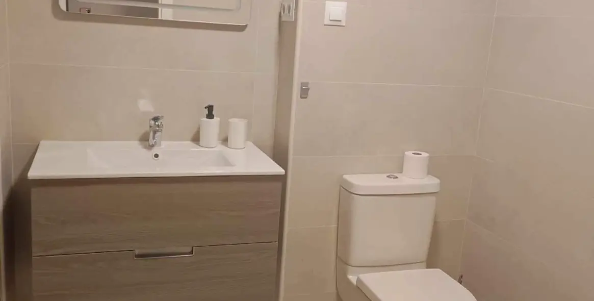 Long-term rent of middle floor apartment in La Campana 14