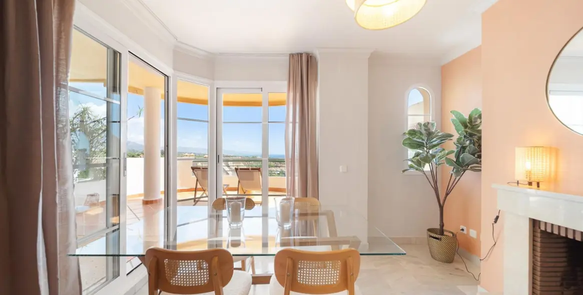 Alquiler a largo plazo de apartamento en planta media en Nueva Andalucía 5