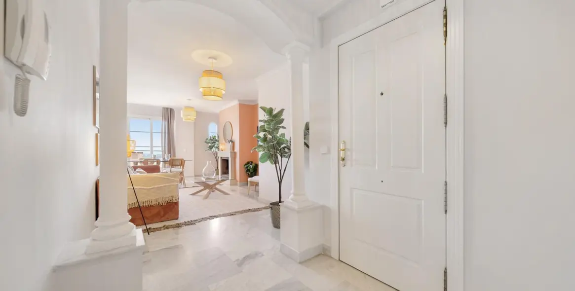 Alquiler a largo plazo de apartamento en planta media en Nueva Andalucía 15