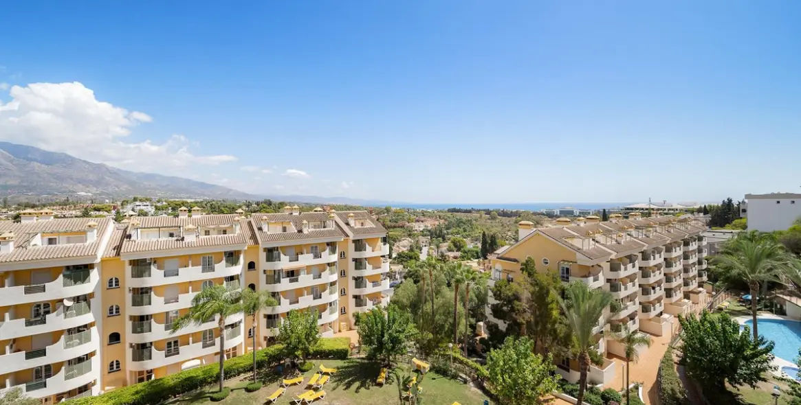 Alquiler a largo plazo de apartamento en planta media en Nueva Andalucía 22