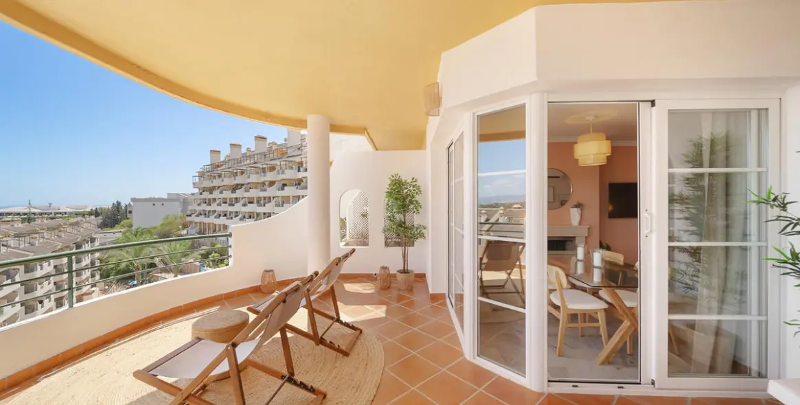 Alquiler a largo plazo de apartamento en planta media en Nueva Andalucía 35
