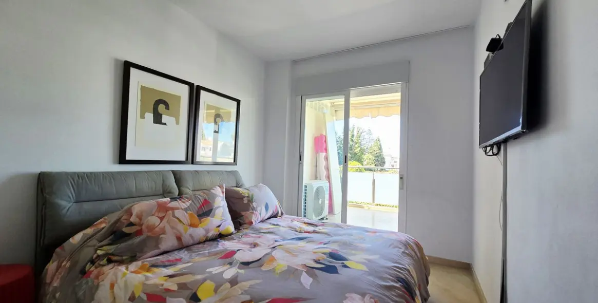 Alquiler a largo plazo de apartamento en planta media en San Pedro de Alcántara 21