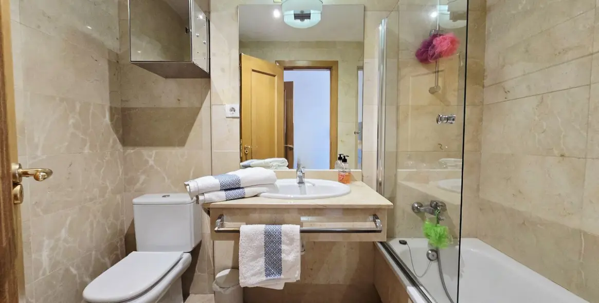 Alquiler a largo plazo de apartamento en planta media en San Pedro de Alcántara 22