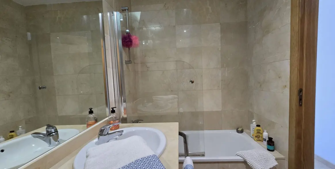 Alquiler a largo plazo de apartamento en planta media en San Pedro de Alcántara 23