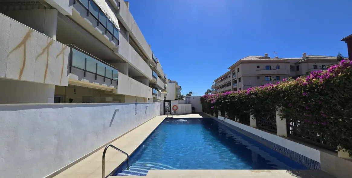 Alquiler a largo plazo de apartamento en planta media en San Pedro de Alcántara 27