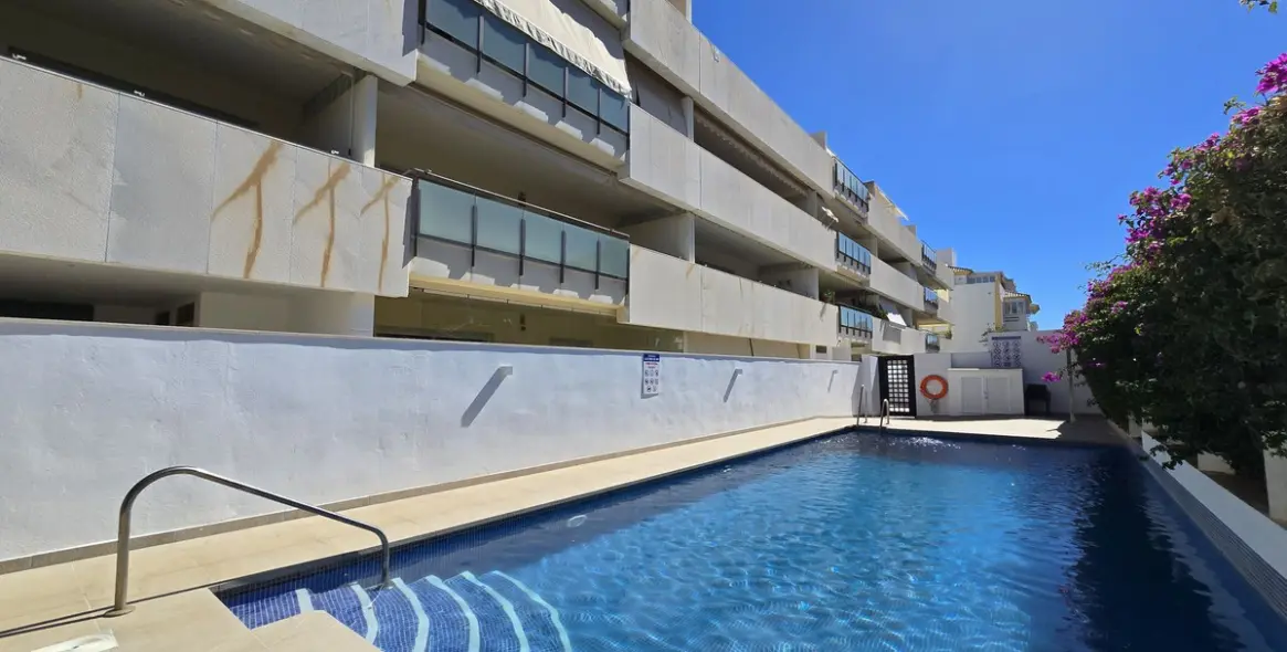 Alquiler a largo plazo de apartamento en planta media en San Pedro de Alcántara 29