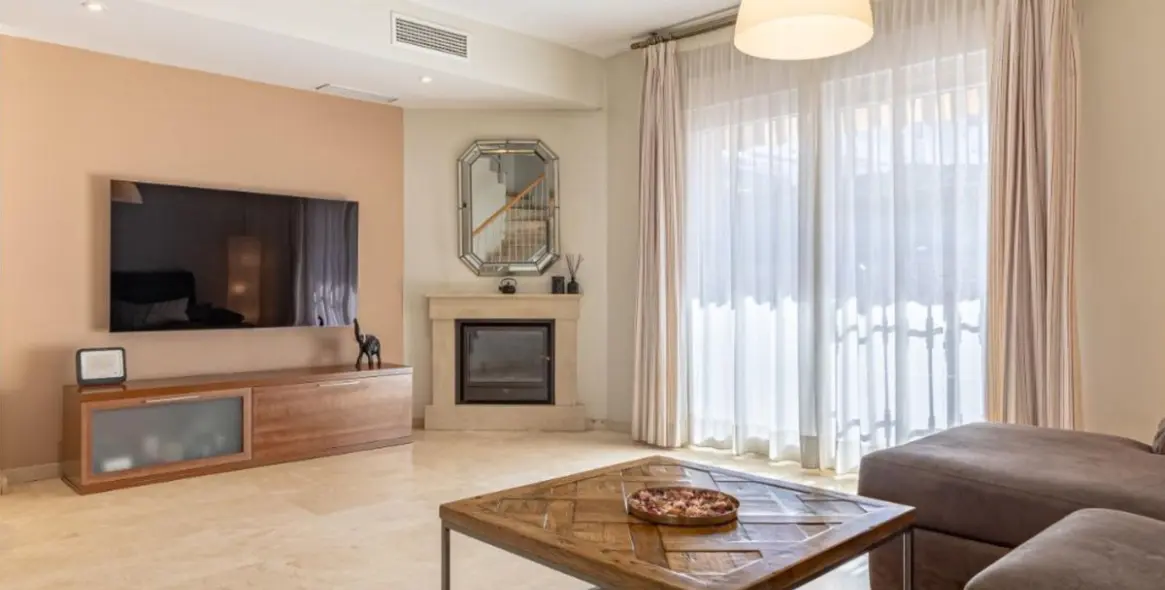 Long-term rent of detached villa in Marbella 10