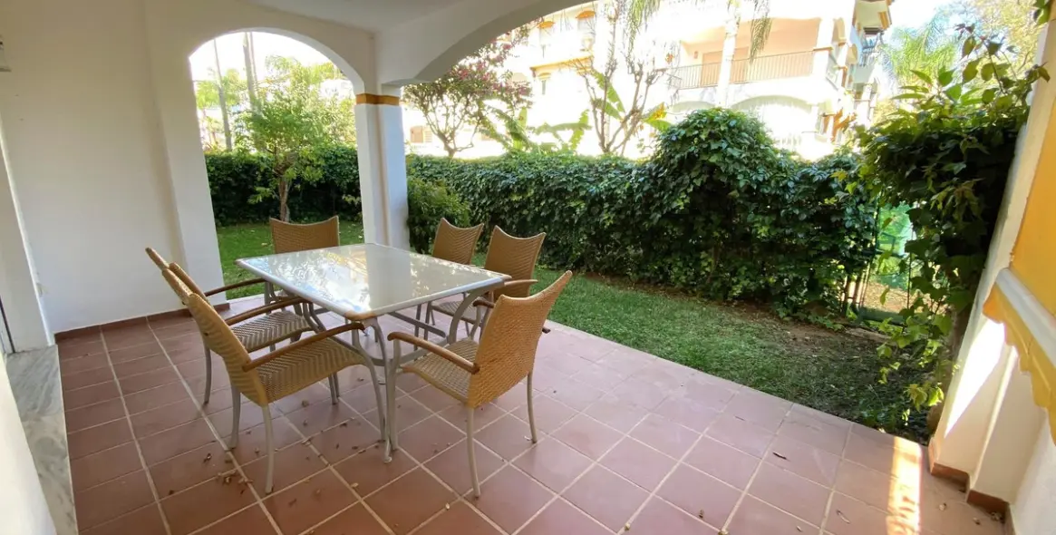 Alquiler a largo plazo de apartamento en planta baja en Nueva Andalucía 3