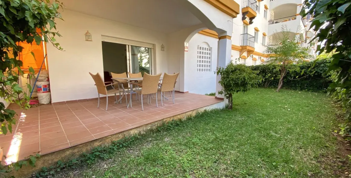 Alquiler a largo plazo de apartamento en planta baja en Nueva Andalucía 4