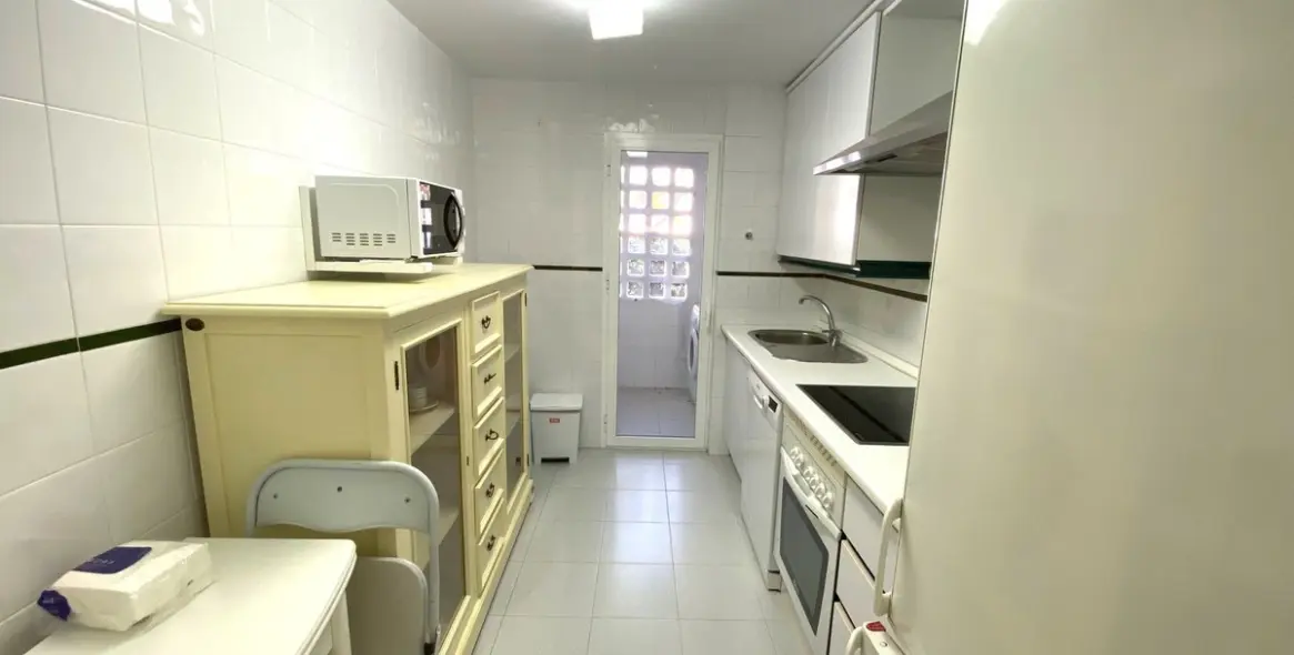 Alquiler a largo plazo de apartamento en planta baja en Nueva Andalucía 12