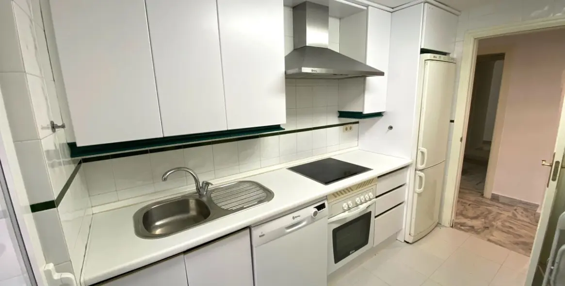 Alquiler a largo plazo de apartamento en planta baja en Nueva Andalucía 13