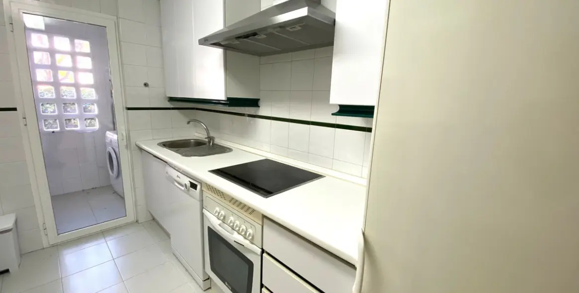 Alquiler a largo plazo de apartamento en planta baja en Nueva Andalucía 14
