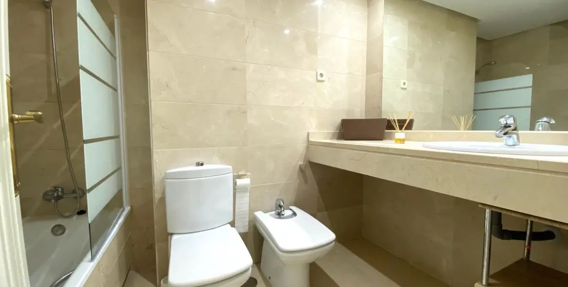 Alquiler a largo plazo de apartamento en planta baja en Nueva Andalucía 18