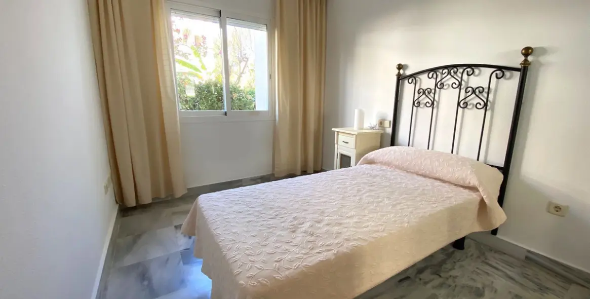 Alquiler a largo plazo de apartamento en planta baja en Nueva Andalucía 19
