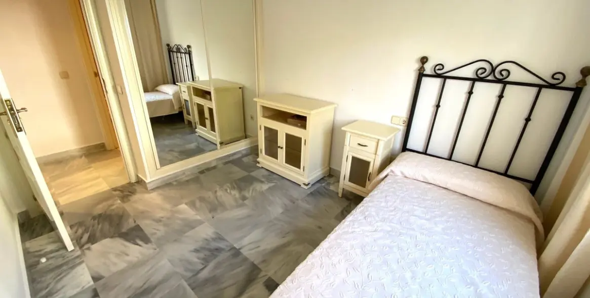 Alquiler a largo plazo de apartamento en planta baja en Nueva Andalucía 22