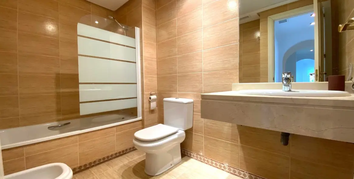 Alquiler a largo plazo de apartamento en planta baja en Nueva Andalucía 23