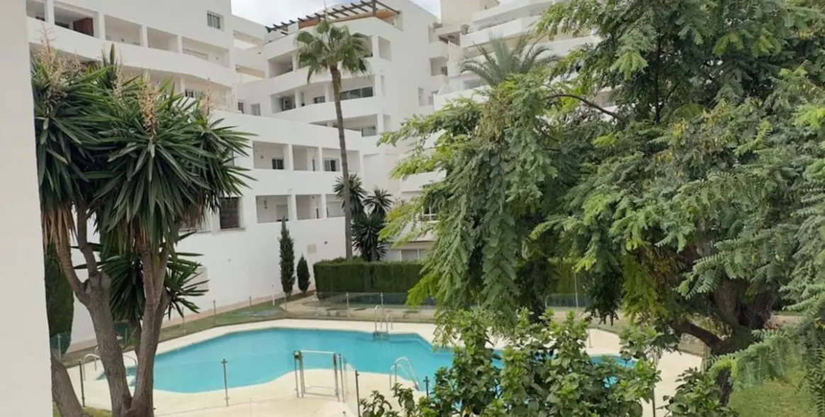 Long-term rent of penthouse in Nueva Andalucía 1