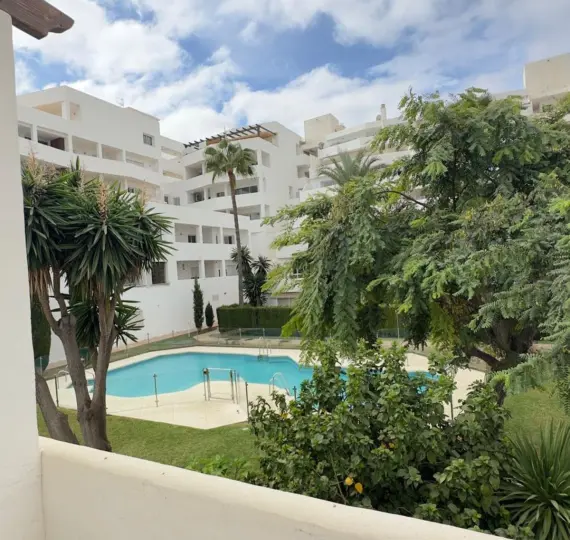 Long-term rent of penthouse in Nueva Andalucía