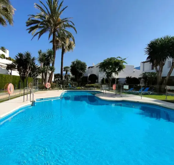 Long-term rent of penthouse in Nueva Andalucía
