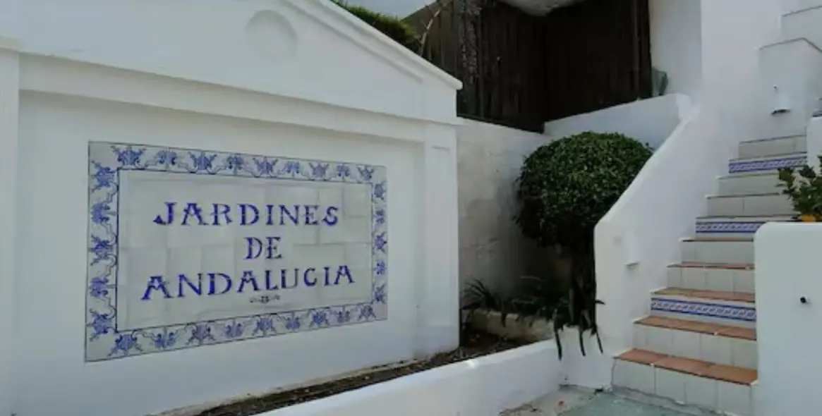 Long-term rent of penthouse in Nueva Andalucía 5