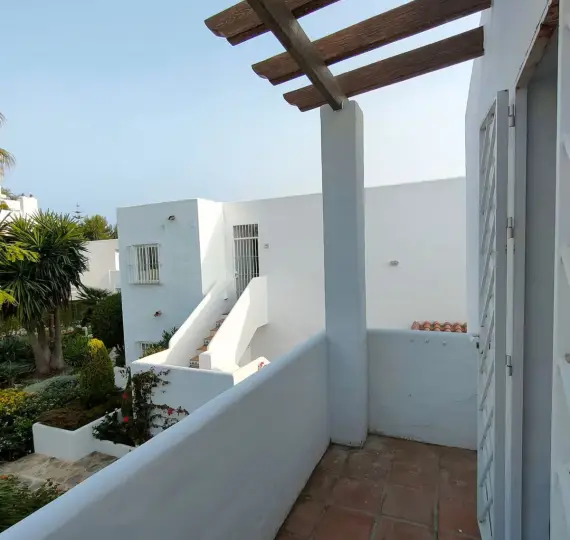 Long-term rent of penthouse in Nueva Andalucía