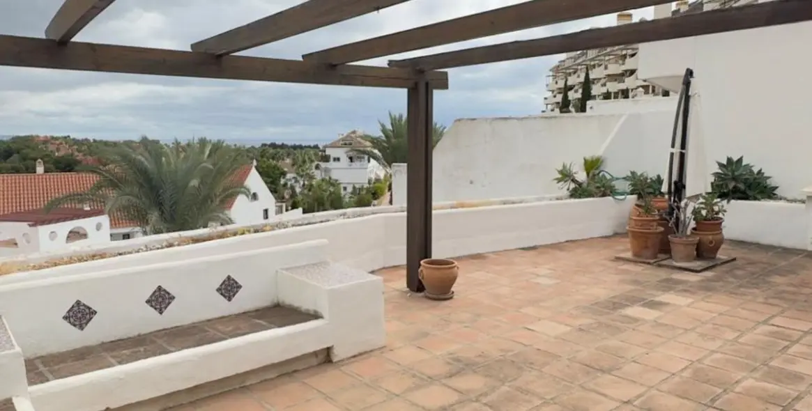 Long-term rent of penthouse in Nueva Andalucía 7